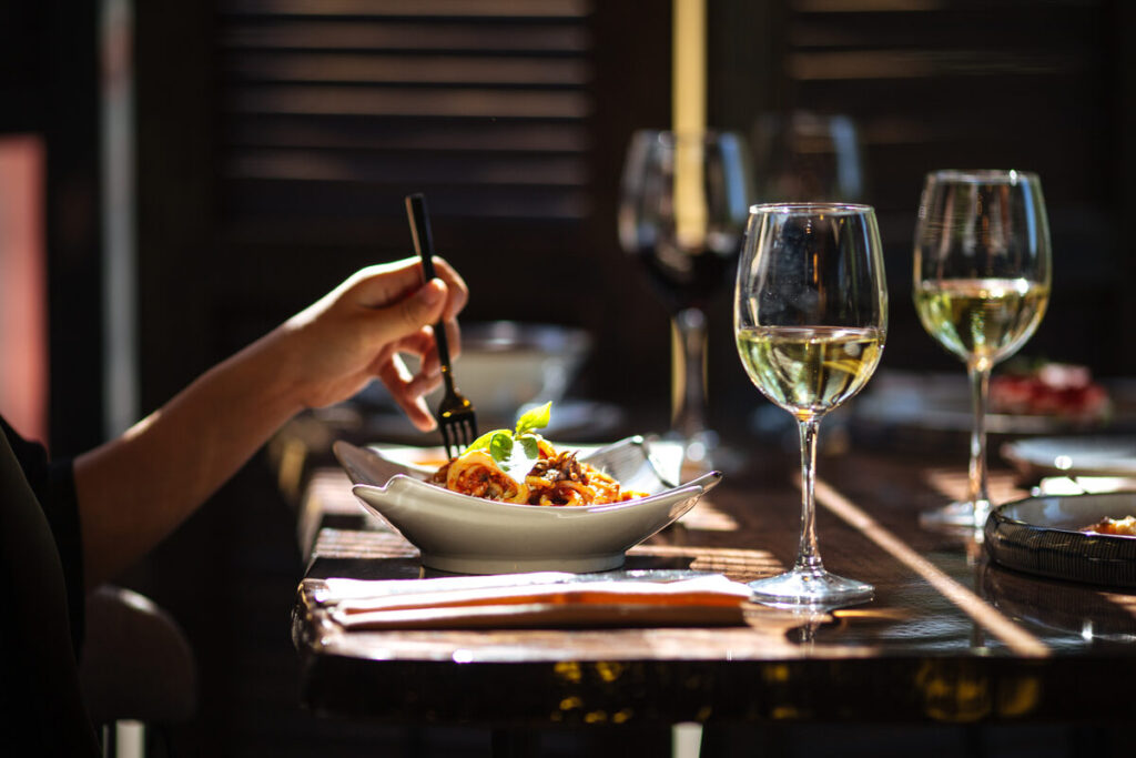 A Foodie’s Guide to Dining Delights in Franklin Hill: Where to Eat in Franklin’s Tastiest Neighborhood